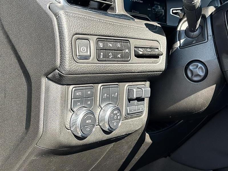 GMC Yukon XL Denali 4WD 2024