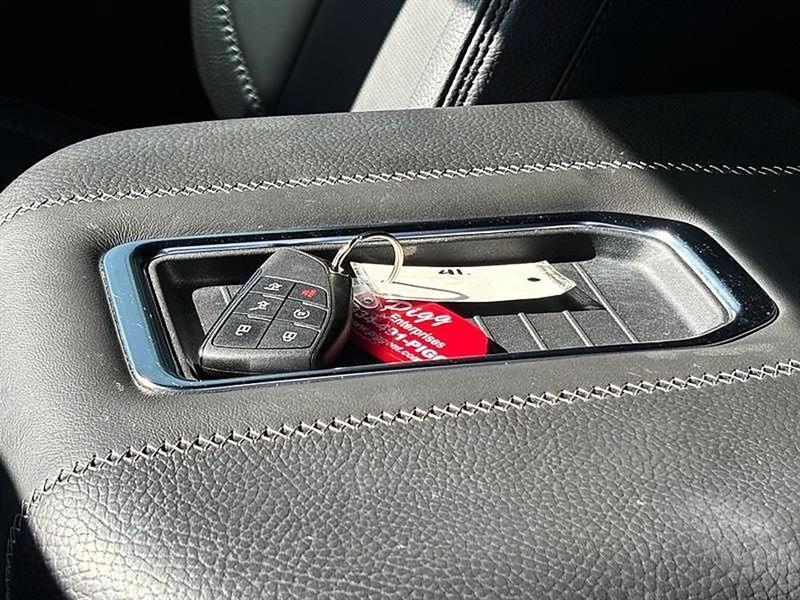 GMC Yukon XL Denali 4WD 2024