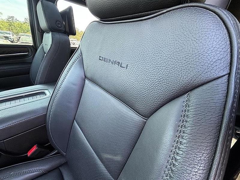 GMC Yukon XL Denali 4WD 2024