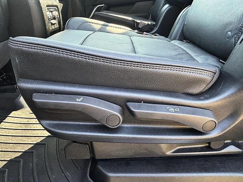 GMC Yukon XL Denali 4WD 2024