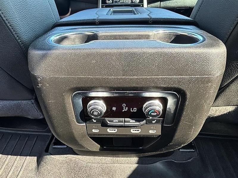 GMC Yukon XL Denali 4WD 2024