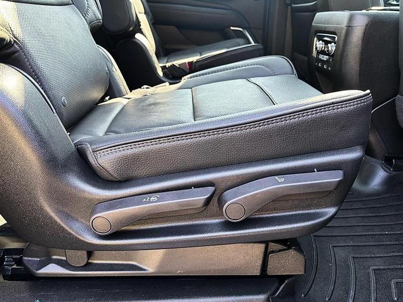 GMC Yukon XL Denali 4WD 2024