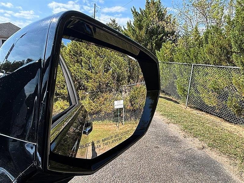 GMC Yukon XL Denali 4WD 2024