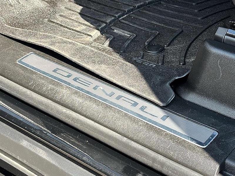 GMC Yukon XL Denali 4WD 2024