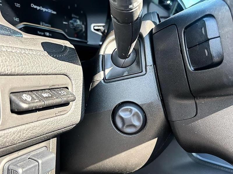 GMC Yukon XL Denali 4WD 2024