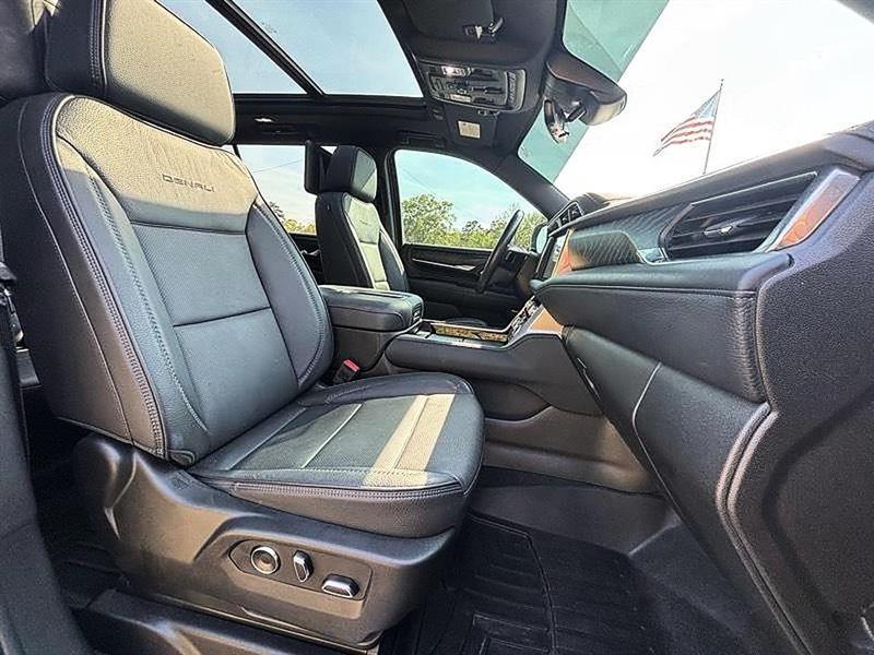 GMC Yukon XL Denali 4WD 2024