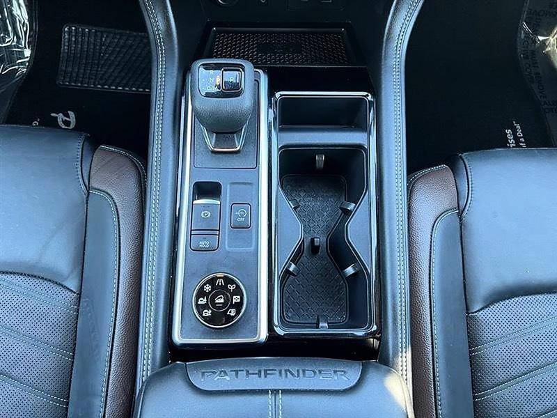 Nissan Pathfinder  2024