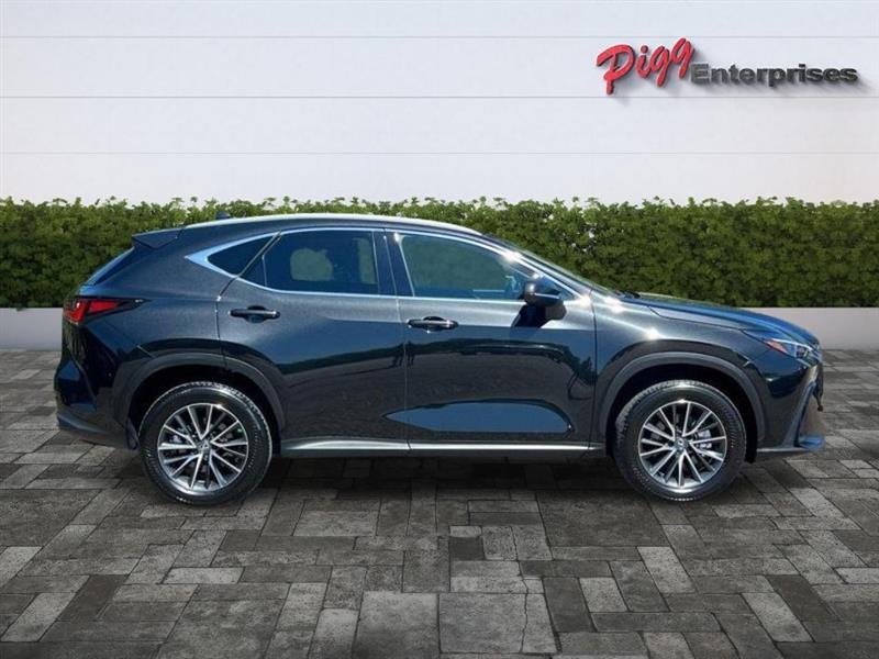 Lexus NX  2025