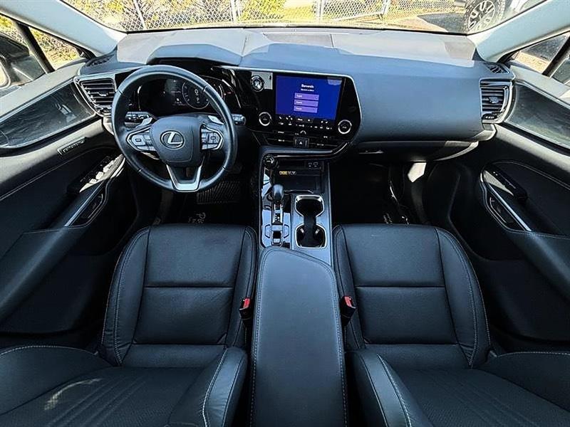 Lexus NX  2025