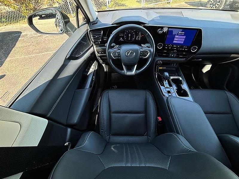 Lexus NX  2025