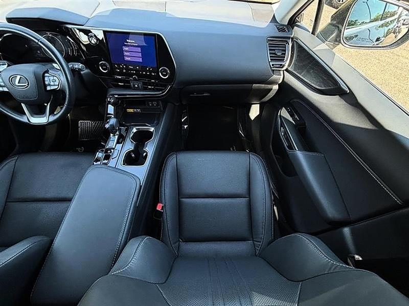 Lexus NX  2025