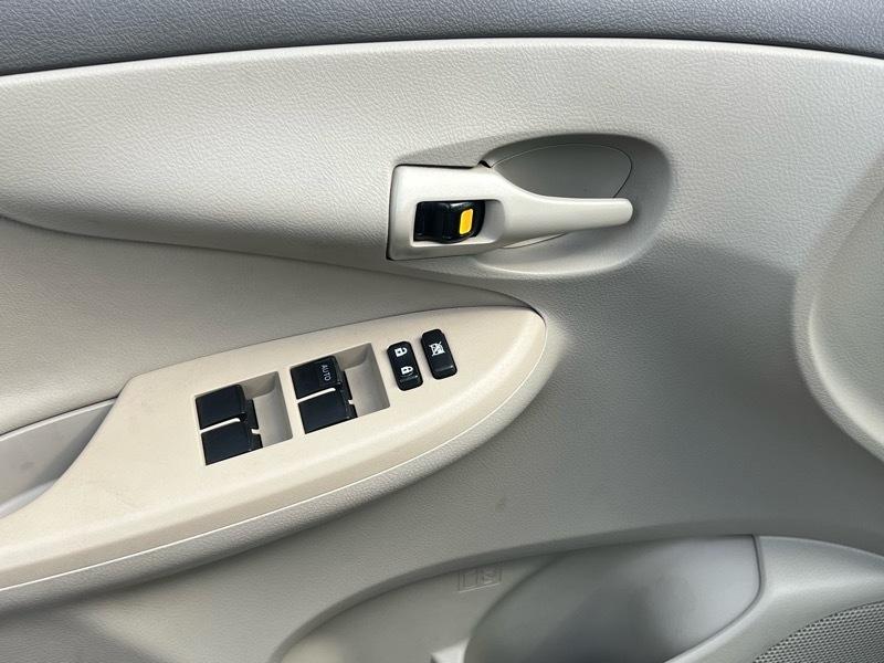 Toyota Corolla LE 2009