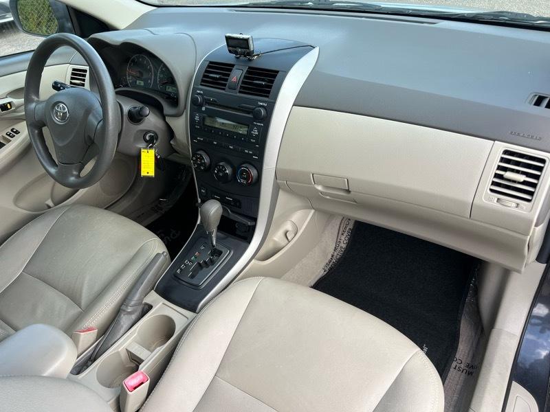 Toyota Corolla LE 2009