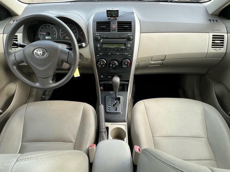 Toyota Corolla LE 2009