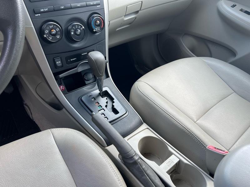 Toyota Corolla LE 2009