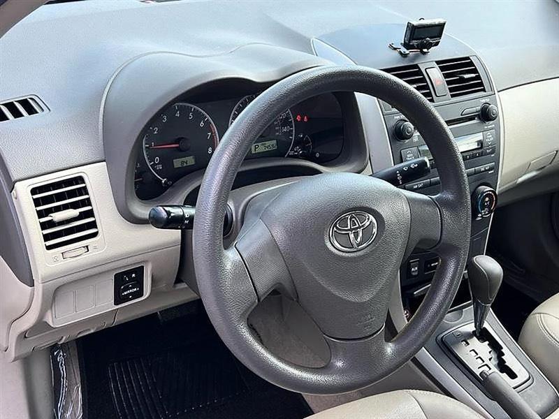 Toyota Corolla LE 2009