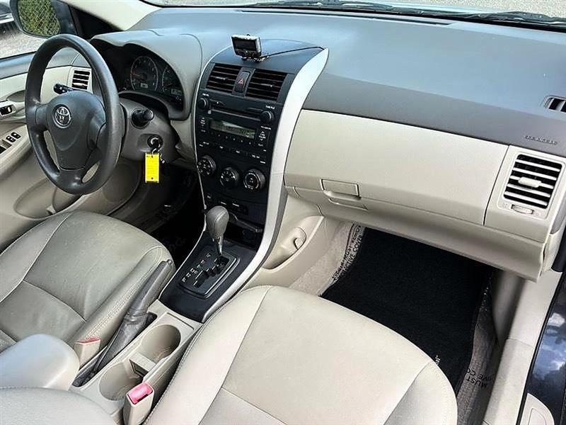 Toyota Corolla LE 2009