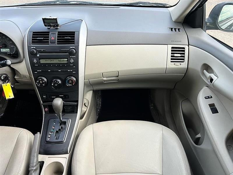 Toyota Corolla LE 2009