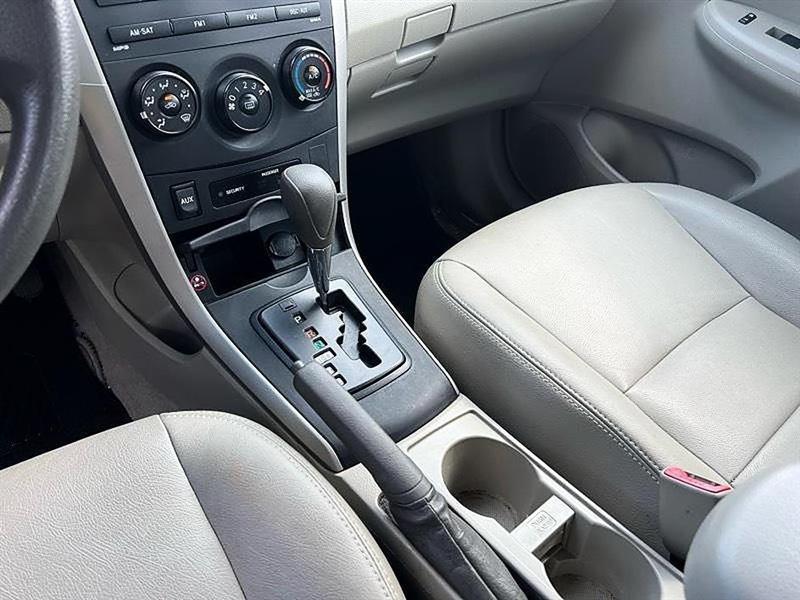 Toyota Corolla LE 2009