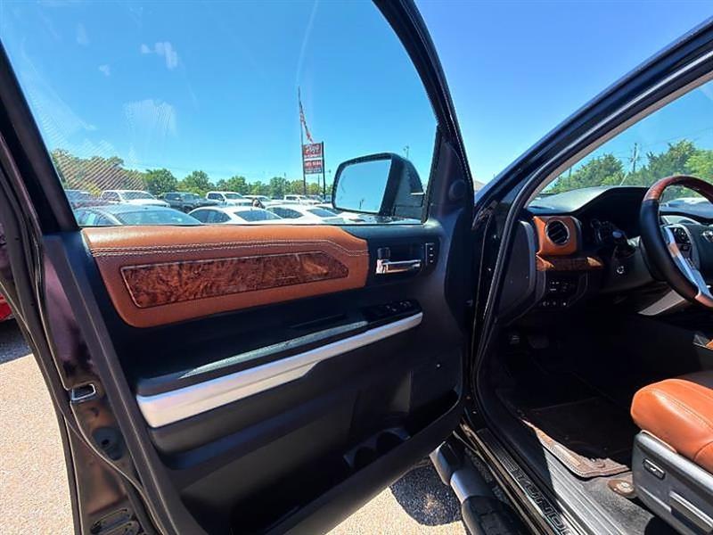 Toyota Tundra  2016