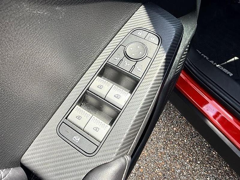 Mitsubishi Outlander PHEV  2023