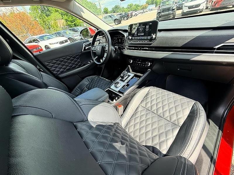 Mitsubishi Outlander PHEV  2023