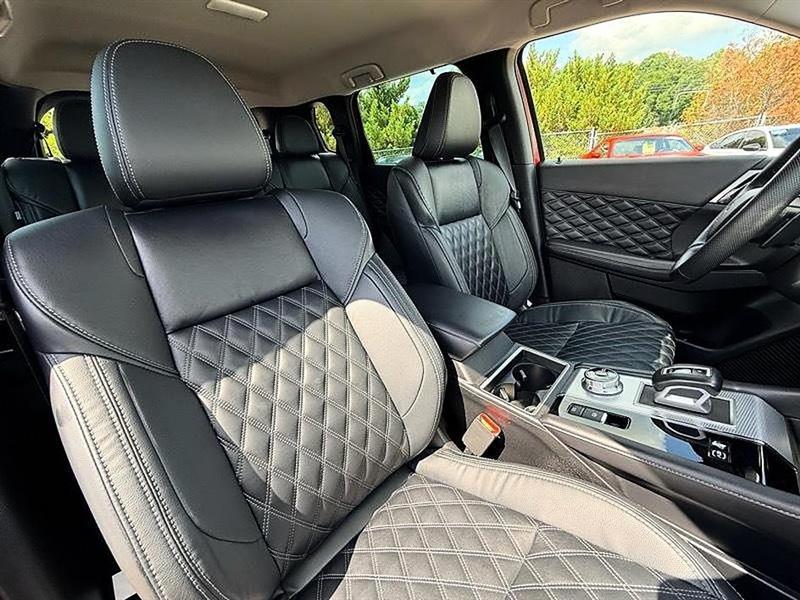 Mitsubishi Outlander PHEV  2023