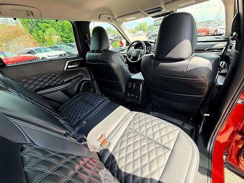 Mitsubishi Outlander PHEV  2023