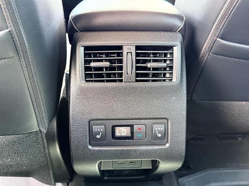 Mitsubishi Outlander PHEV  2023
