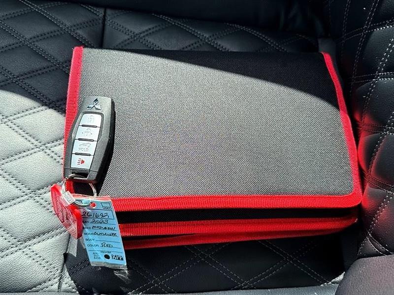 Mitsubishi Outlander PHEV  2023