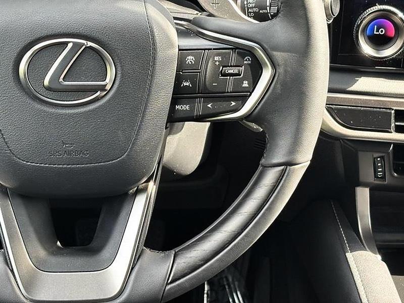 Lexus RX  2025