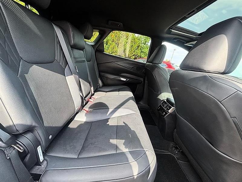 Lexus RX  2025