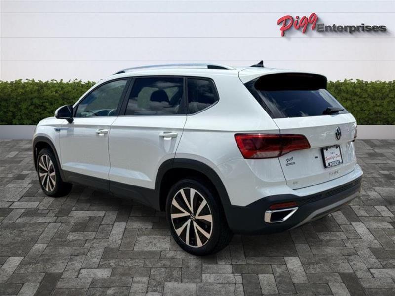 Volkswagen Taos  2024