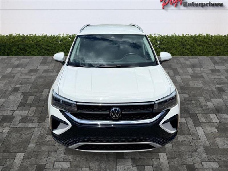 Volkswagen Taos  2024