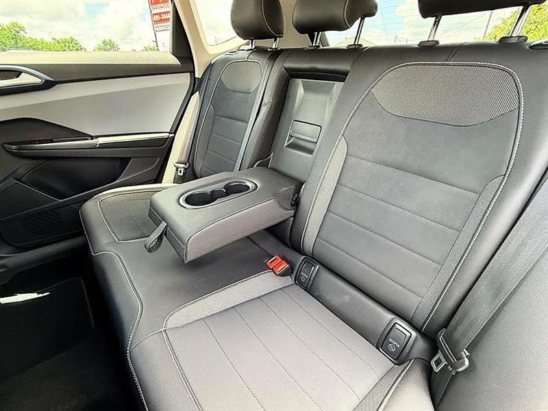 Volkswagen Taos  2024