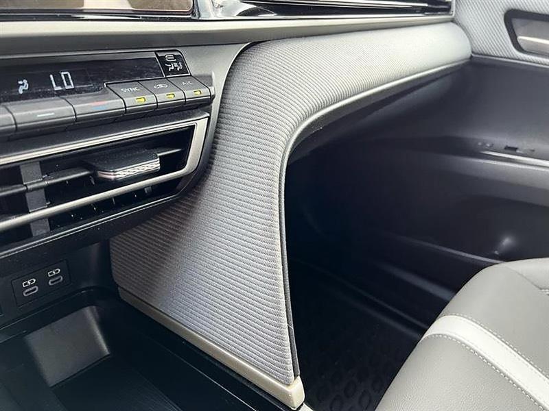 Toyota Camry  2025