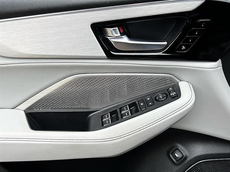 Acura MDX  2024