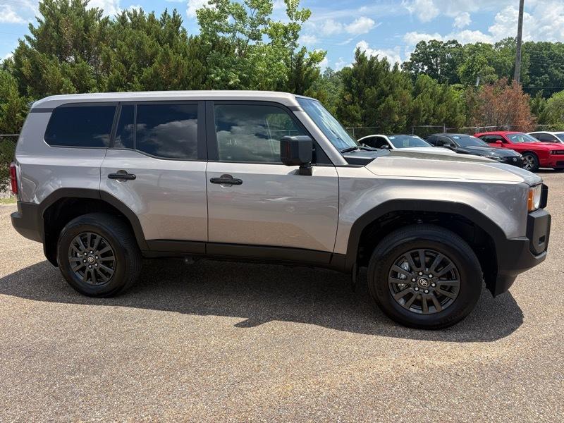 Toyota Land Cruiser 4WD 2024