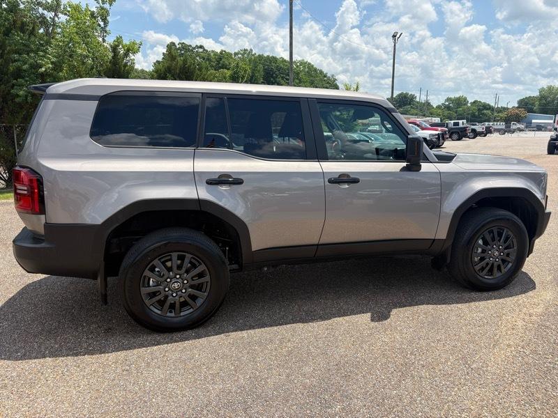 Toyota Land Cruiser 4WD 2024