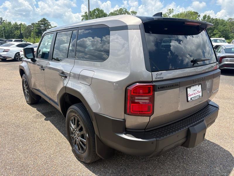 Toyota Land Cruiser 4WD 2024