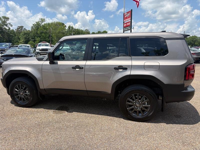 Toyota Land Cruiser 4WD 2024