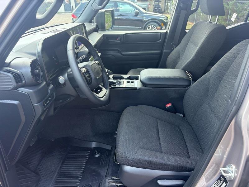 Toyota Land Cruiser 4WD 2024