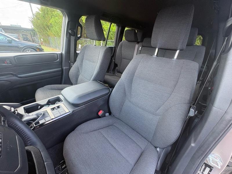 Toyota Land Cruiser 4WD 2024