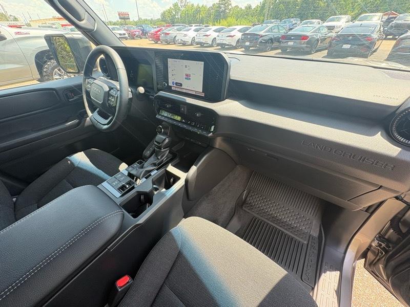 Toyota Land Cruiser 4WD 2024
