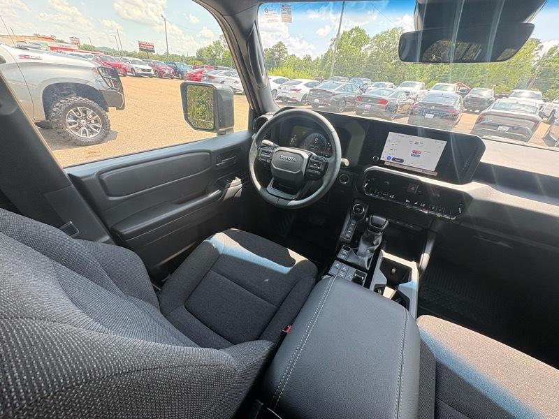 Toyota Land Cruiser 4WD 2024