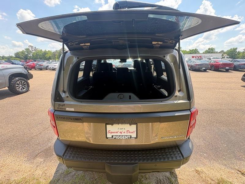 Toyota Land Cruiser 4WD 2024