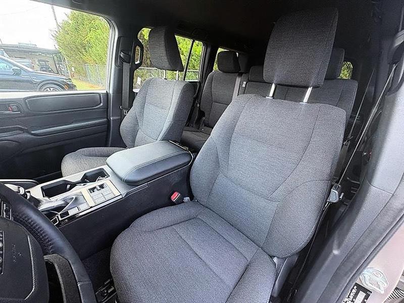 Toyota Land Cruiser 4WD 2024