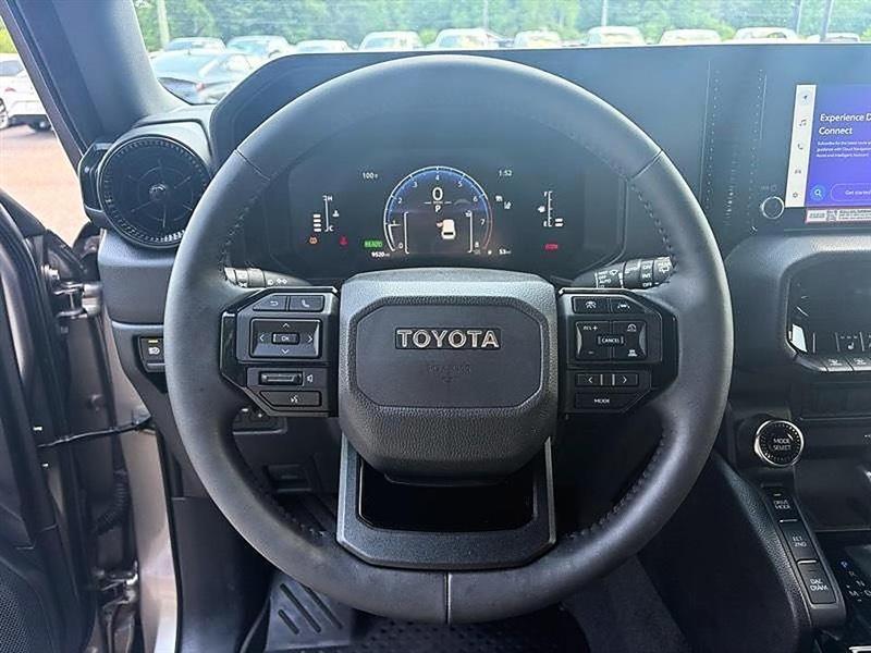 Toyota Land Cruiser 4WD 2024
