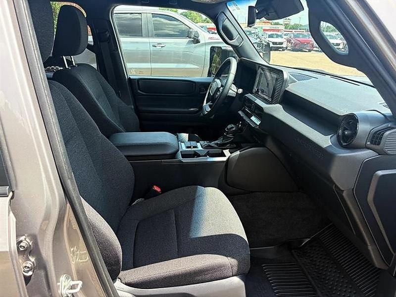 Toyota Land Cruiser 4WD 2024