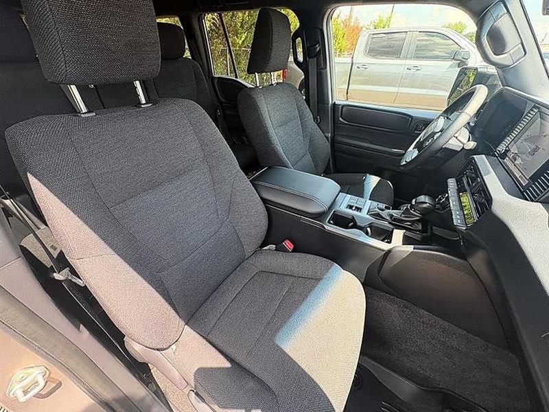 Toyota Land Cruiser 4WD 2024